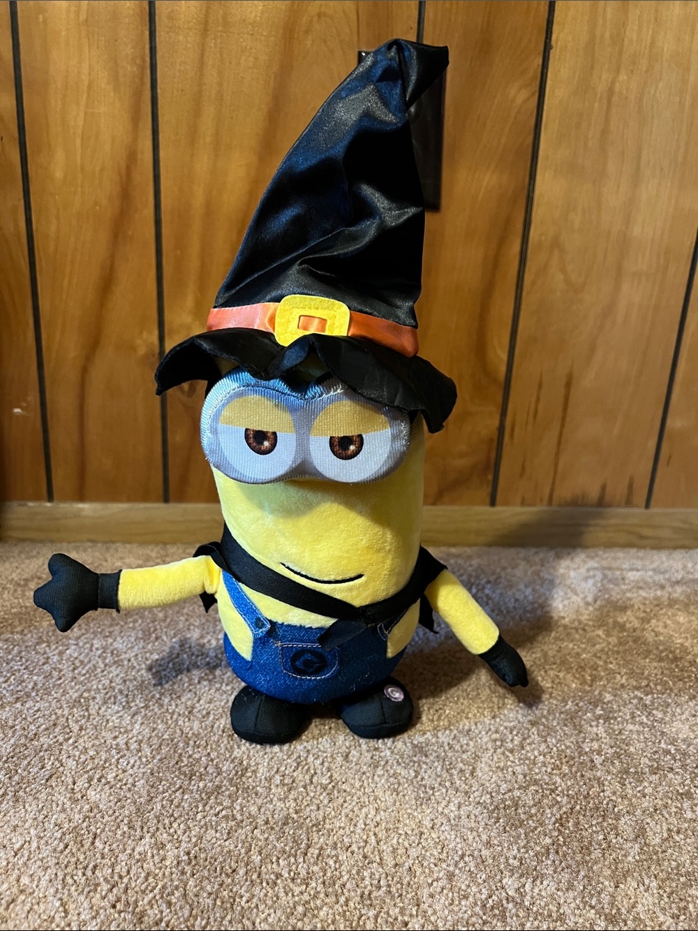 Gemmy Yellow Minion Kevin Animated Witch Plush with Black Hat